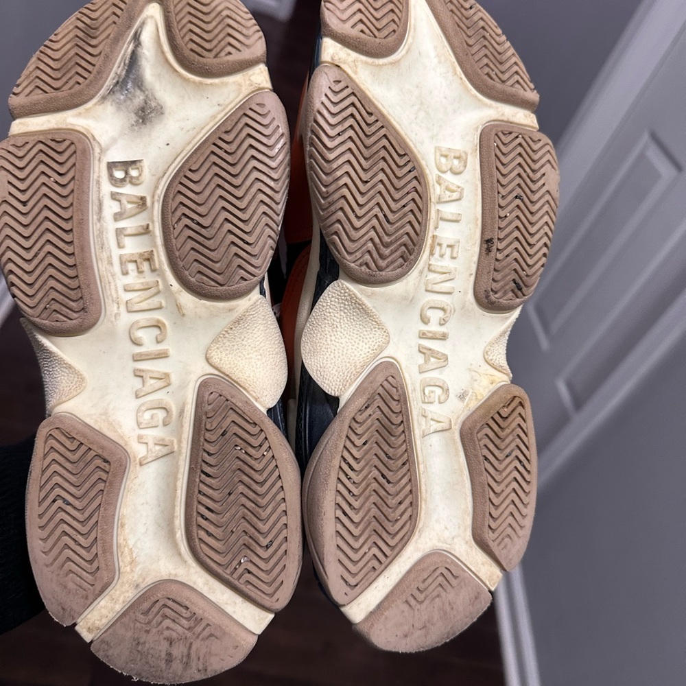 BALENCIAGA TRIPLE S SNEAKERS -AUTHENTIC - Picture 12 of 12